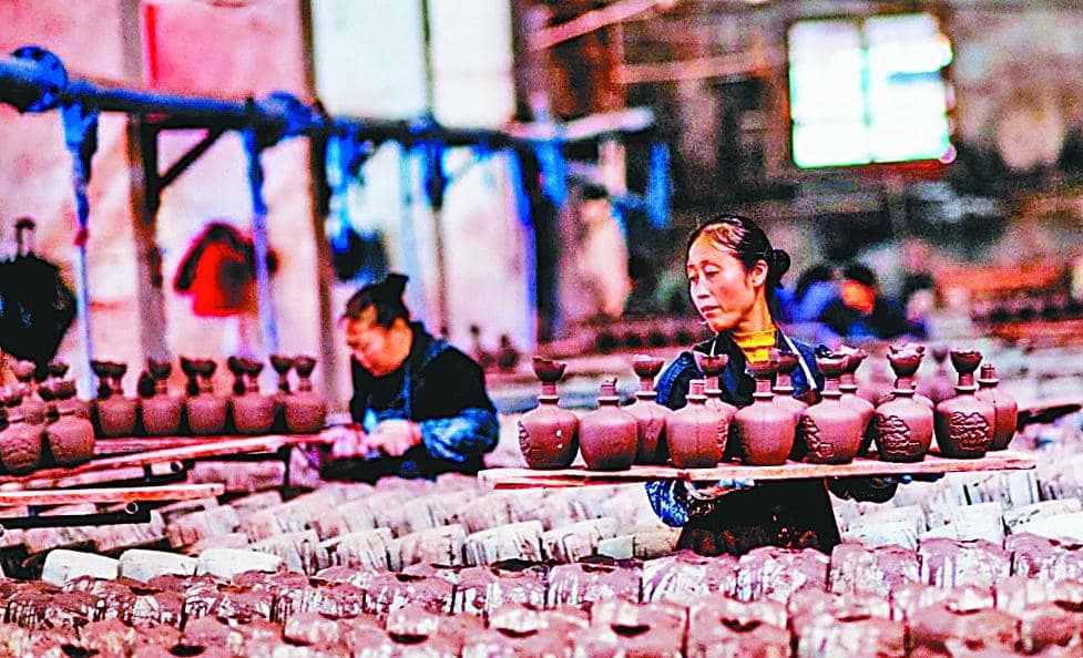 荣昌陶晾坯作坊（中国劳动保障报）